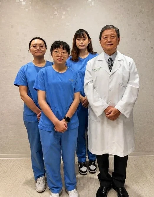 「睡眠博士」吳清平教授與睡眠個案管理師（呼吸治療師/護理師）團隊合照